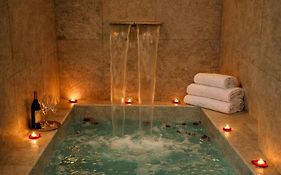 LUXUITE Spa con Piscina o Jacuzzi